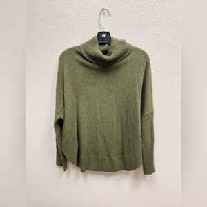 Qi Cashmere Turtle Neck Open Bottom Sweater Size XS/S